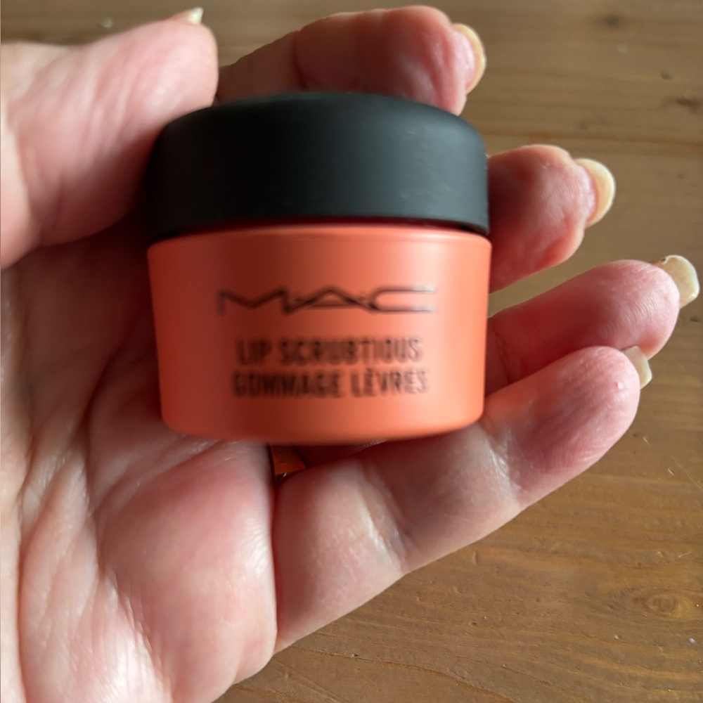 MAC COSMETICS NWOB LIP SCRUB IN CANDIED NECTAR FUL SZ NEVER USED
